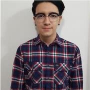 Profesor de Artistica imparte clases a niños de todas las edades